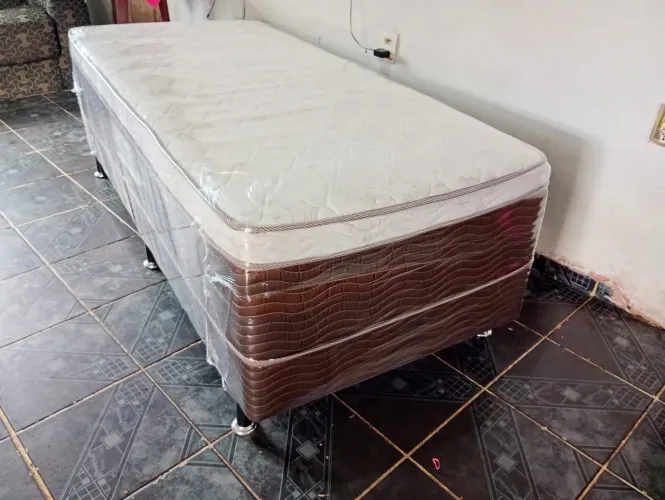 Cama box solteiro de molas higienizada muito bem conservada 