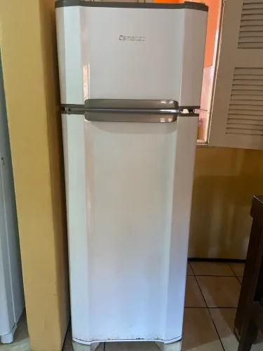 Geladeira Esmaltec