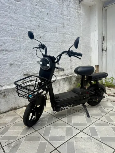 Moto Elétrica BAWO - Pouquíssimo Usada + Capacete de Brinde!