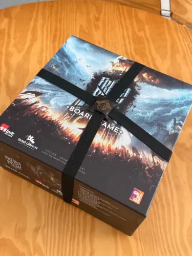 Frostpunk: The Board Game + Soft insert Bucaneiros em papel Paraná