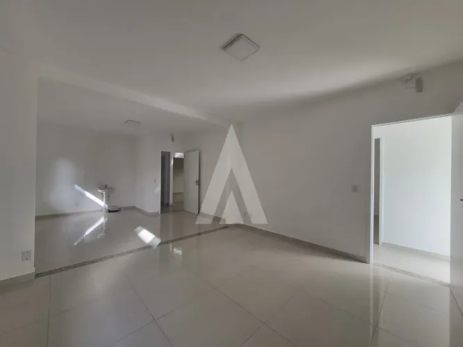 Casa comercial com 147,00 m².