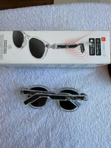 Óculos JBl com caixa de som