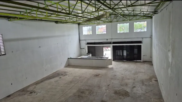 ALUGO PONTO COMERCIAL NA AV. VIENA WEYNE COM 380M2