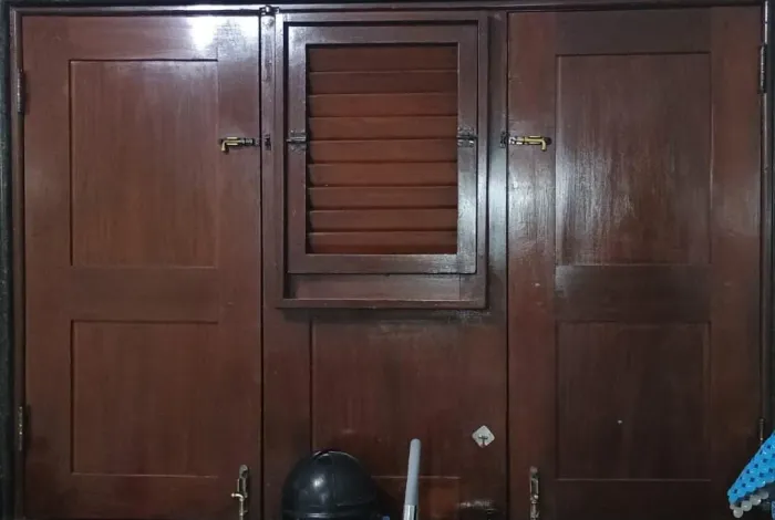 Vende-se janela de pau d'arco tamanho 1,60x1,10