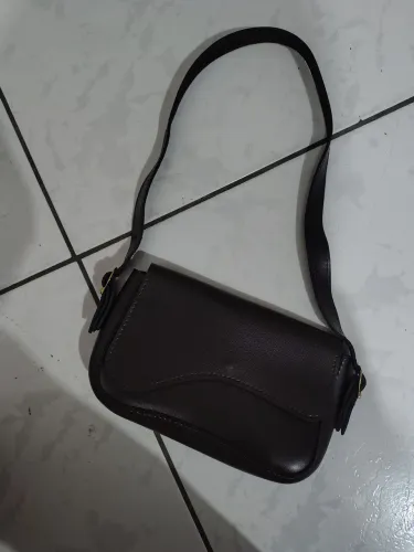 Bolsa tiracolo feminina marrom - linda e versátil