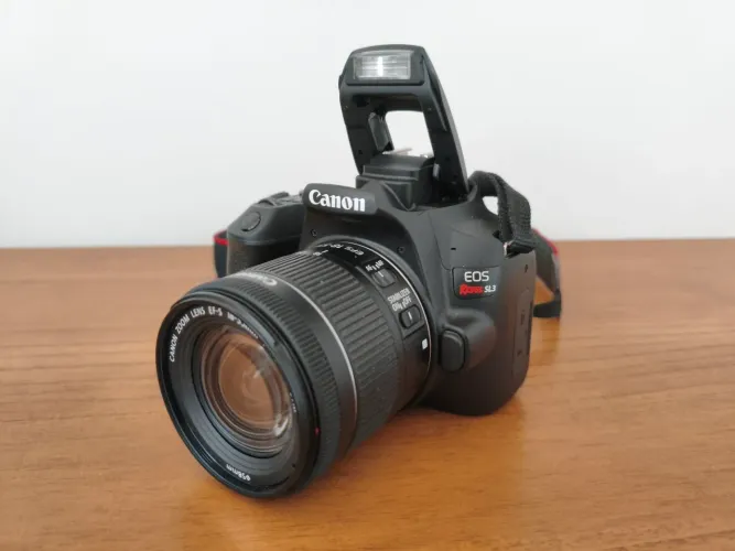 Camera Canon EOS Rebel SL3 + Tripé + Lâmpada Fotográfica + Microfone para PC 