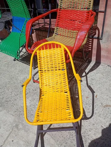 Cadeira de balanço, pequena. Fazemos entrega