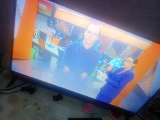 Tv smart 32 modelo novo nova com nota fiscal 2 messes de uso