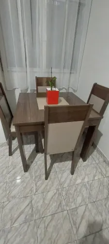 Mesa em bom estado