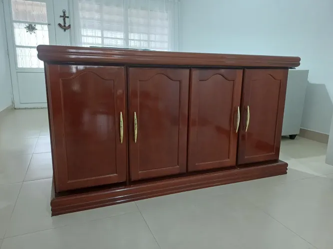 Vendo lindo buffet de madeira, todo original, em ótimo estado de conservação 