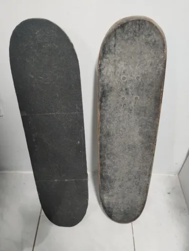 Kit Completo Skate: 2 Skates Usados + Capacete Maui & Sons + Joelheiras e Cotoveleiras