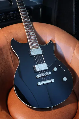Guitarra Yamanha Revstar RSS20 - BL Black