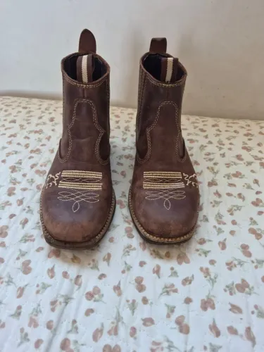 Bota Infantil Masculina Couro legítimo - Tam. 29 (Excelente Estado)