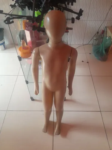 Maniquin infantil