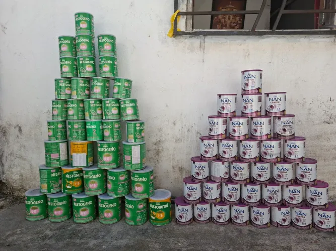 Latas de leite vazias