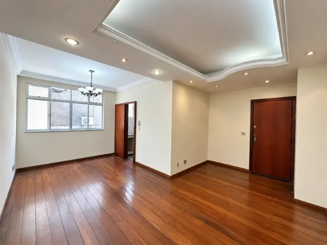 Apartamento exclusivo com 3 quartos, 1 suíte e 2 vagas no Coração de Jesus