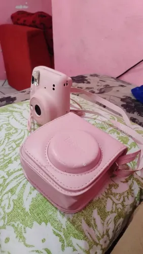 Vende-se uma câmera Polaroid instax