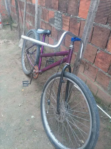 Bicicleta Montadinha aro 26, sem luva, com dois pé de apoio,com dois disco frontal.