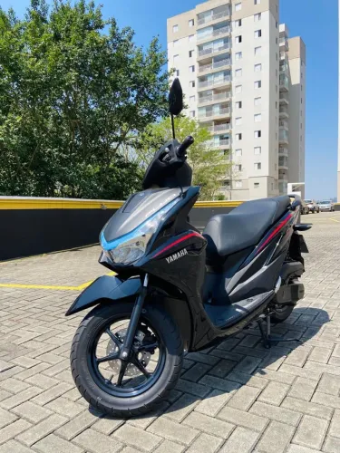 YAMAHA FLUO ABS HYBRID CONNECTED 2026