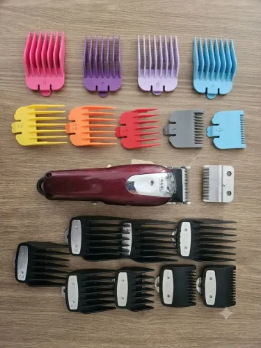 Máquina de Corte Profissional Wahl (Bordô) + Kit Completo de Pentes Premium