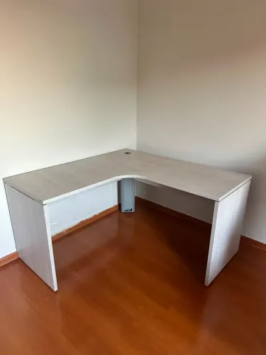 Mesa de Escritório em L