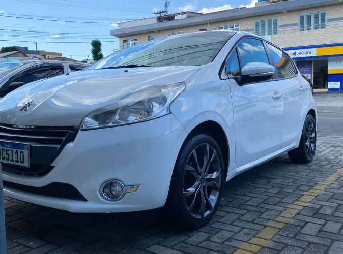 Peugeot 208 Allure 1.5 Flex 8V 5P 2014