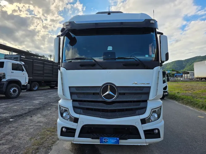 MB Actros modelo 2651 S 6x4 ano 2023 de unico dono pouco uso baixo km rodado