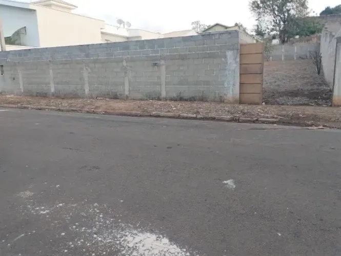Terreno de 774m²,Localizado no coração de Ribeirão Bonito