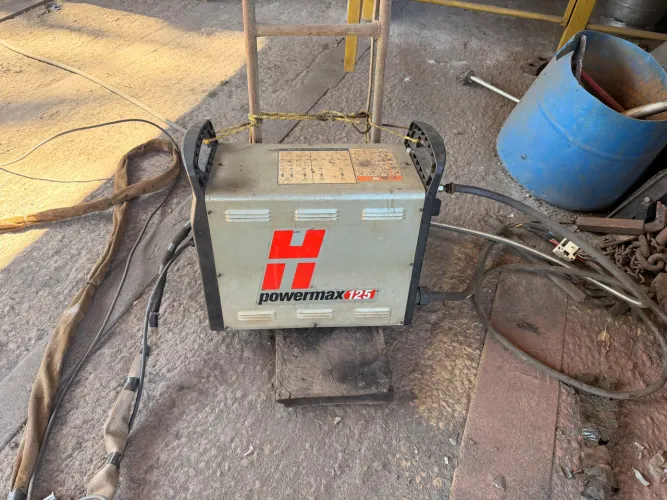 Fonte de corte a plasma powwrmax125 com tocha manual funcionando 