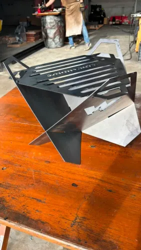 Churrasqueira Portátil Desmontável em Aço Carbono