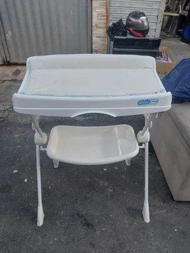 Vende-se Banheira com Trocador Burigotto Splash. Valor 200,00.