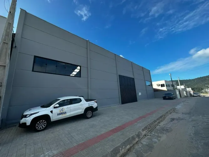 Galpão Comercial 420M² com Doca Aluguel Anual Balneário Camboriú