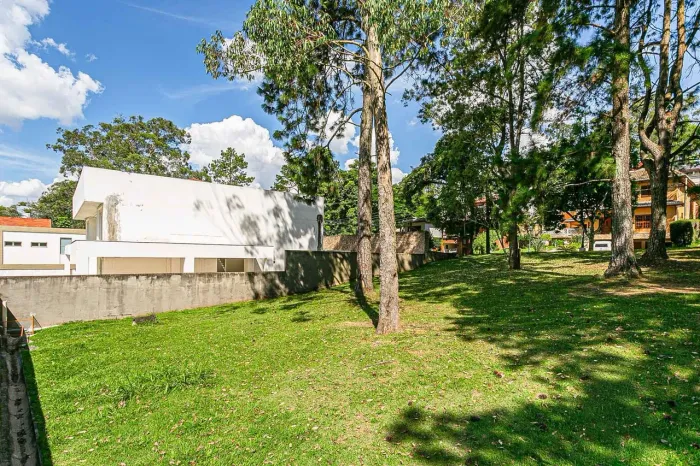 Terreno em condomínio com 563 m², à venda no bairro Aldeia da Serra.