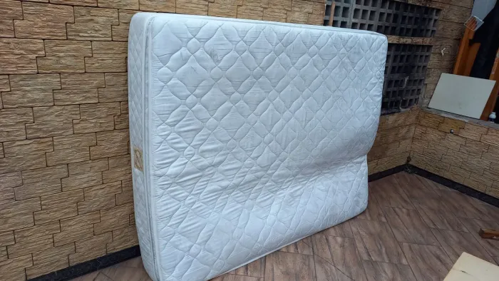 Entrego: Colchão Queen Size 1.58m x 1.98m pilow top molas ensacadas usado e higienizado
