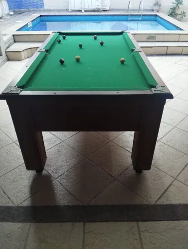 Sinuca média com mesa de pedra