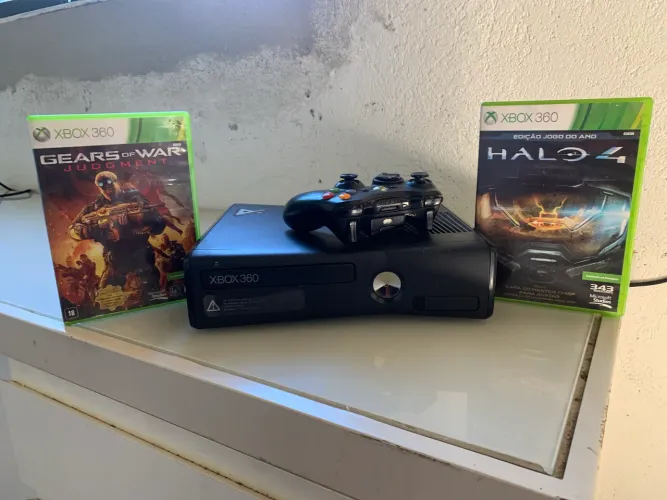 XBOX 360 DESBLOQUEADO COM 2 JOGOS (ORIGINAIS) E 1 MANETE