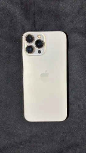 iPhone 13 Pro Max sem marca de uso ( o trincado é só na película)