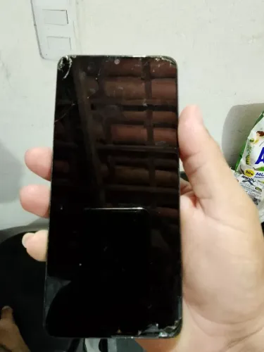 Celular com pequenos defeitos 