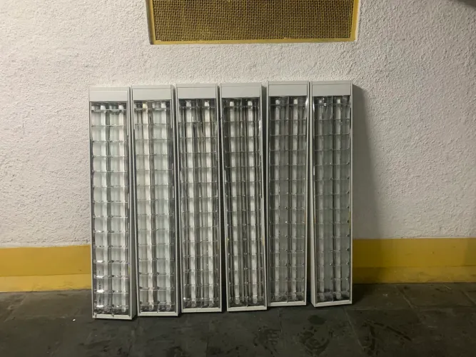 Luminária de sobrepor com lâmpada