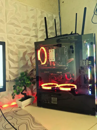 Gabinete Preto com 6 fans, muito espaçoso.