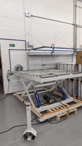 Mesa elevadora de carga 2 toneladas semi nova
