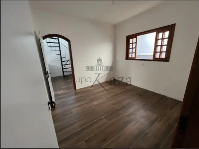 Casa - Jardim das Industrias - 194m² - 7 Dormitórios.