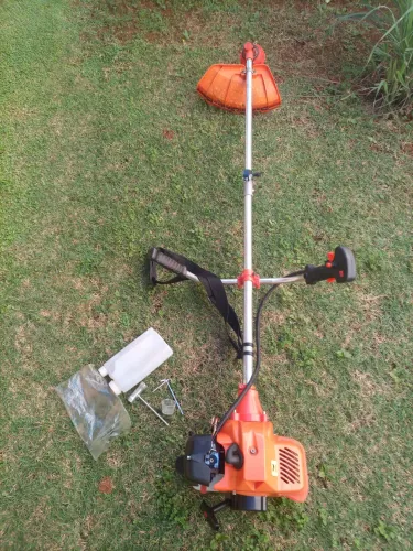 roçadeira nakasaki a gasolina 65cc ótima R$ 560,oo celular 61- *