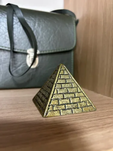 Mini Pirâmide Decorativa Metal Dourado Latão Esotérica Gizé Egito Vintage