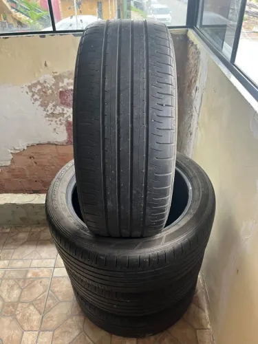 Pneu Aro 18 /225/50 tenho 4
