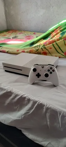 Xbox One S 1TB (Branco) - Impecável! + Controle