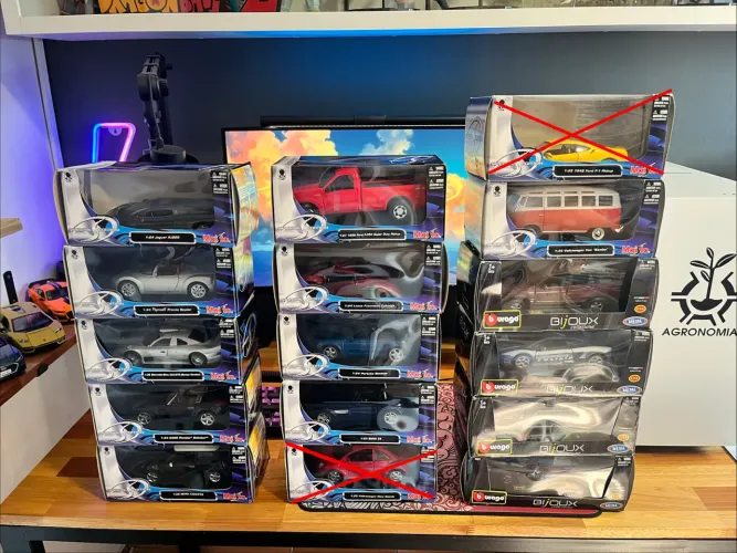 Miniaturas de carro 1:24 da marca Maisto e Burago