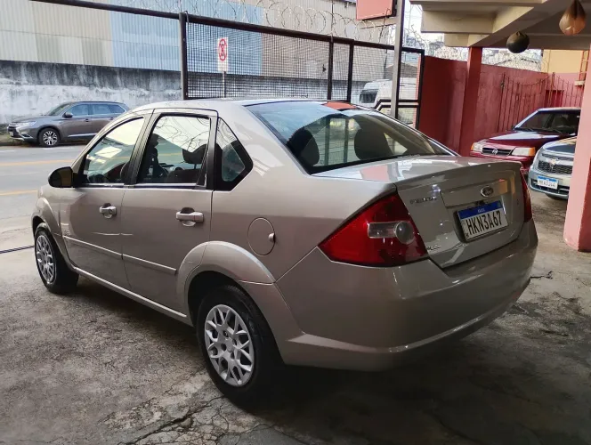 Ford Fiesta Sedan 1.0 8V Flex 4P 2009