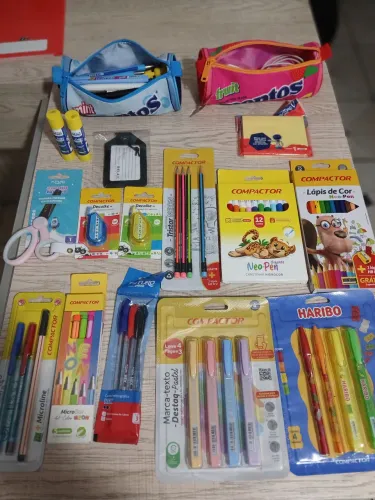 Materiais escolares  diversos novos
