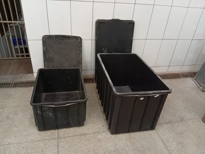 Caixa plástica com tampa